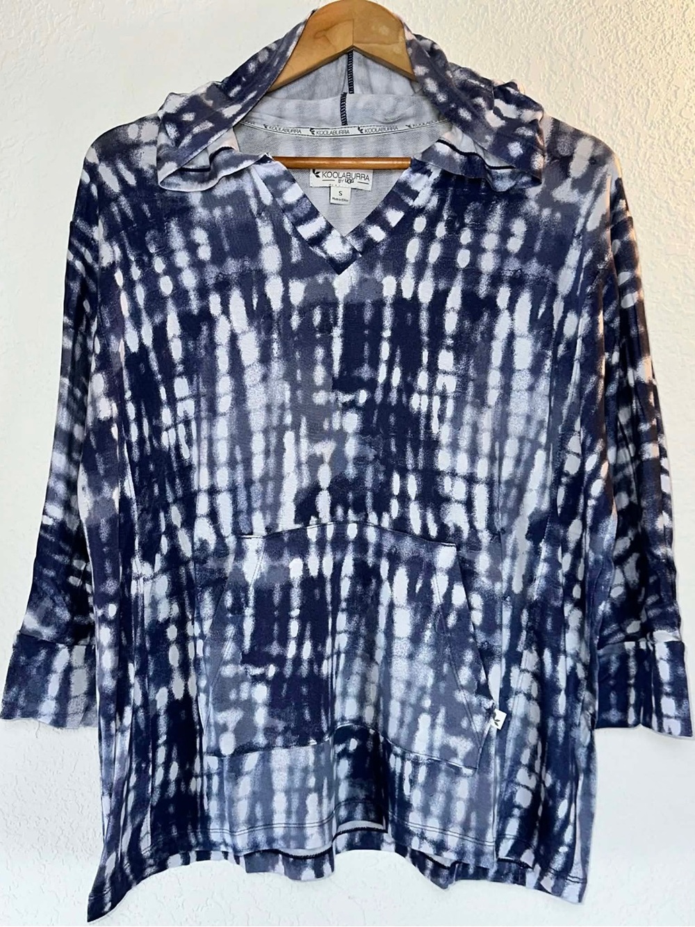 Koolaburra Navy and White Tie-Dye V-Neck Hoodie